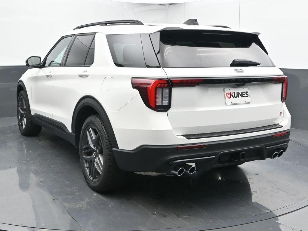 new 2025 Ford Explorer car, priced at $57,818