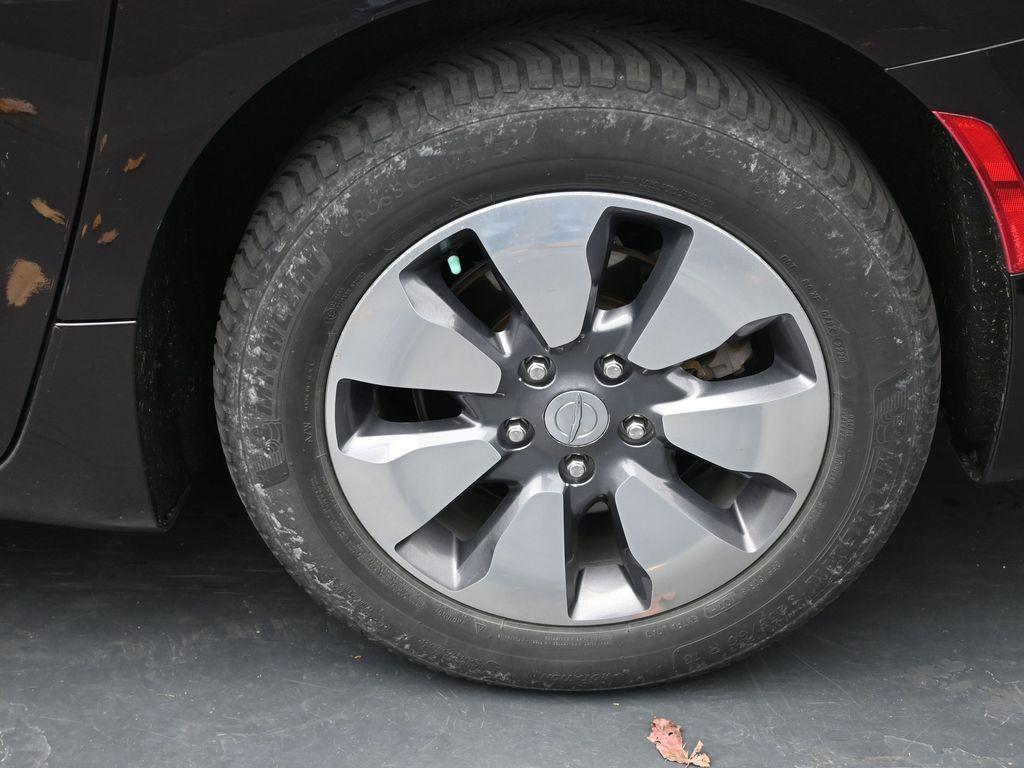 used 2018 Chrysler Pacifica Hybrid car, priced at $14,724