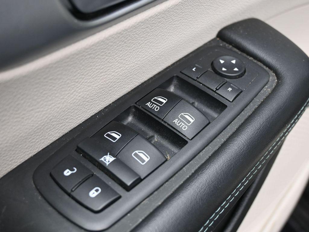 used 2018 Chrysler Pacifica Hybrid car, priced at $14,724