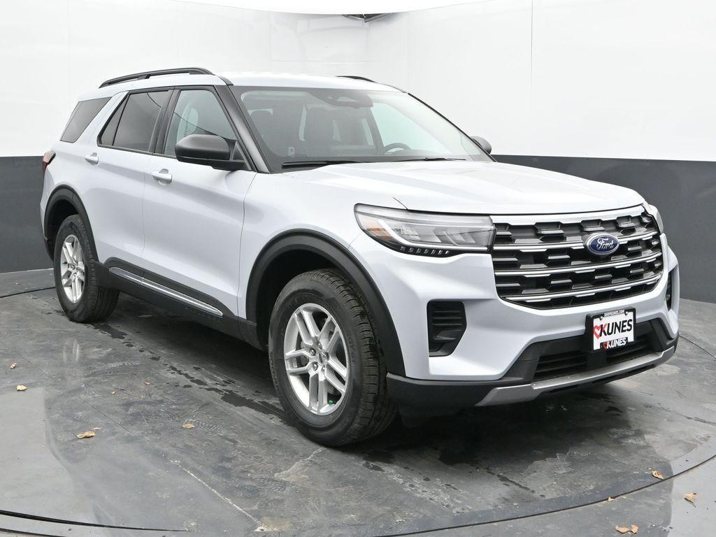 new 2025 Ford Explorer car, priced at $40,450