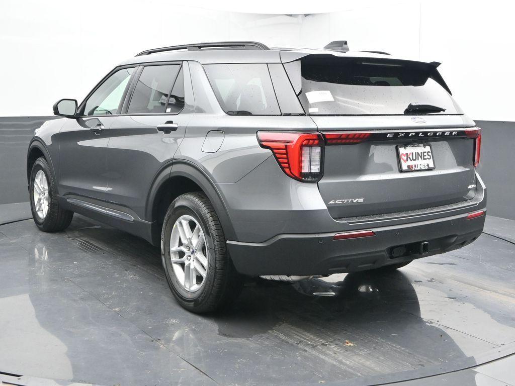 new 2025 Ford Explorer car, priced at $40,162