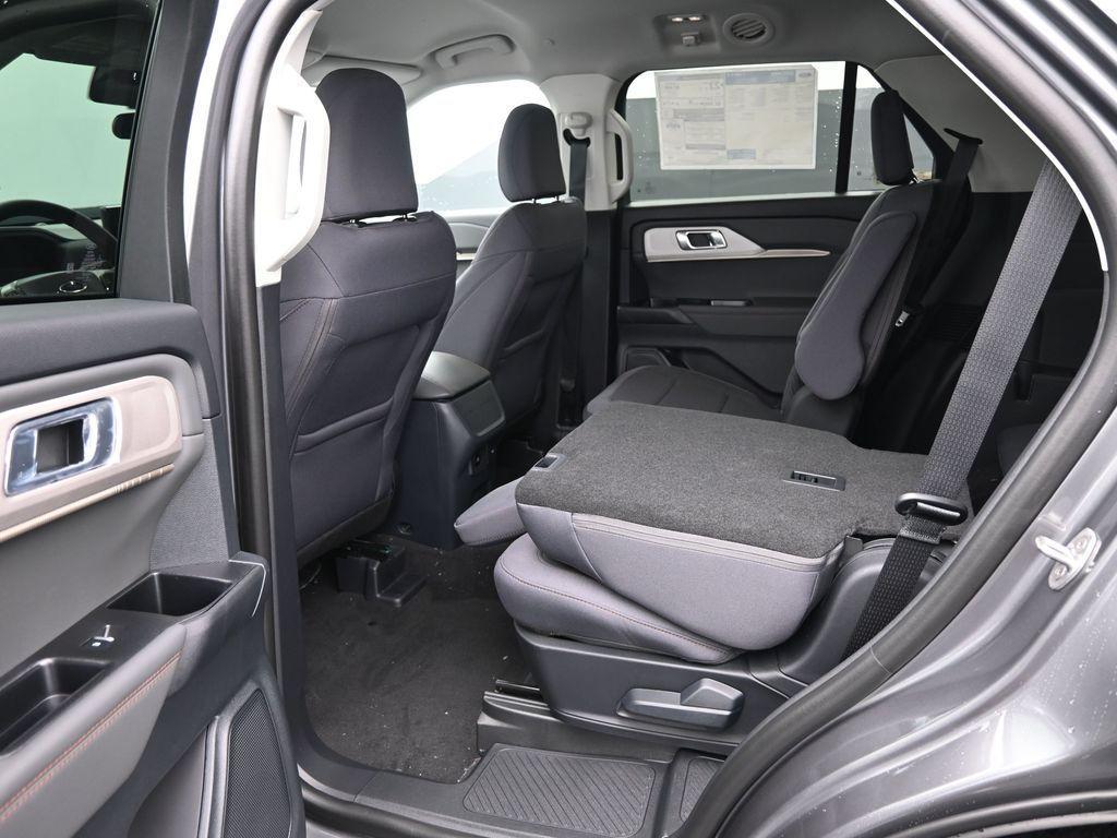 new 2025 Ford Explorer car, priced at $40,162