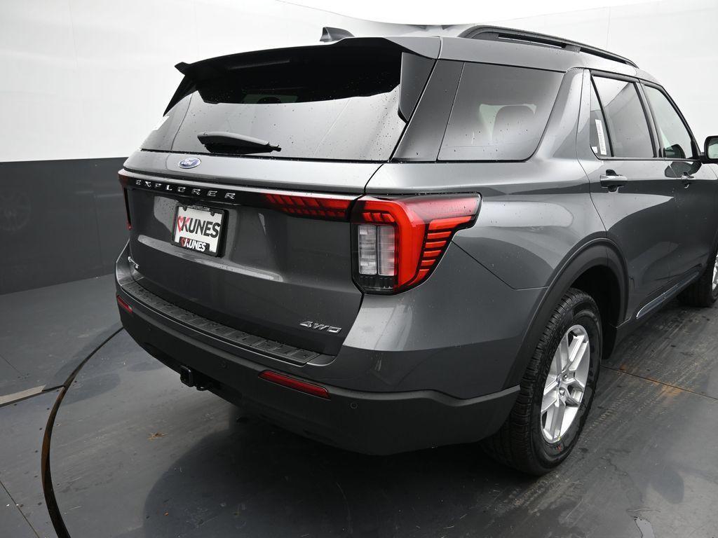 new 2025 Ford Explorer car, priced at $40,162