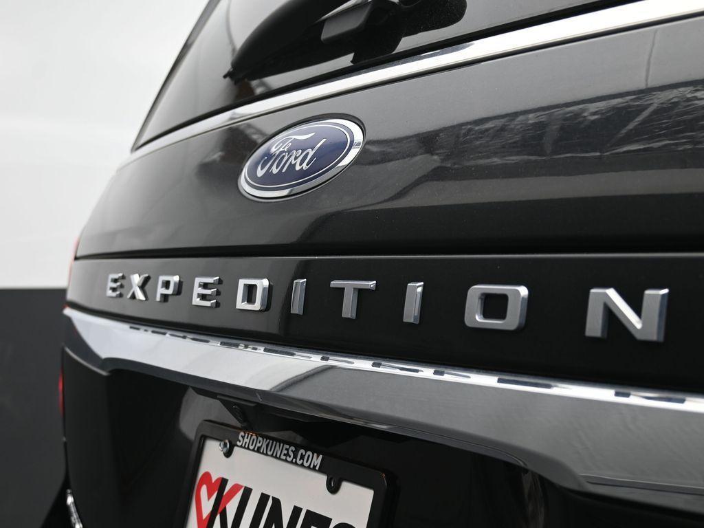 used 2022 Ford Expedition car, priced at $43,150