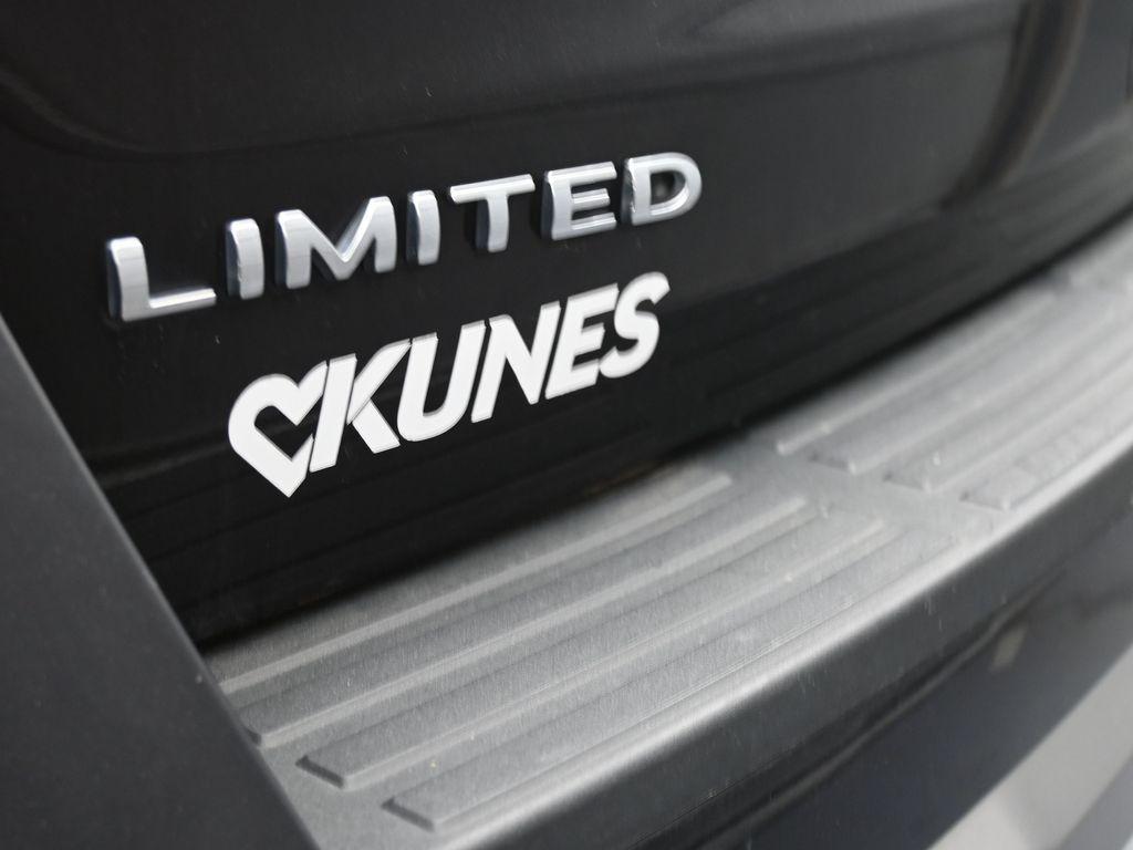 used 2022 Ford Expedition car, priced at $43,150