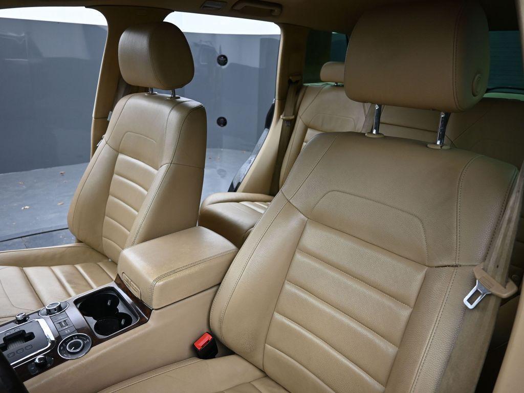 used 2008 Volkswagen Touareg 2 car, priced at $19,995