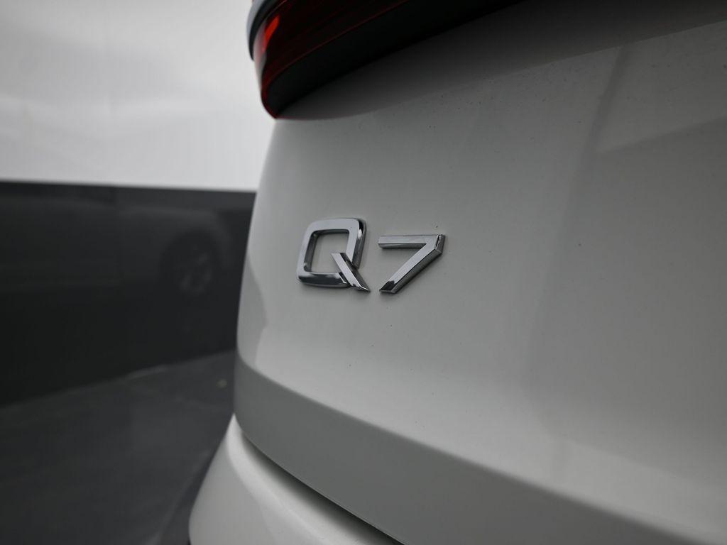 used 2024 Audi Q7 car, priced at $49,049