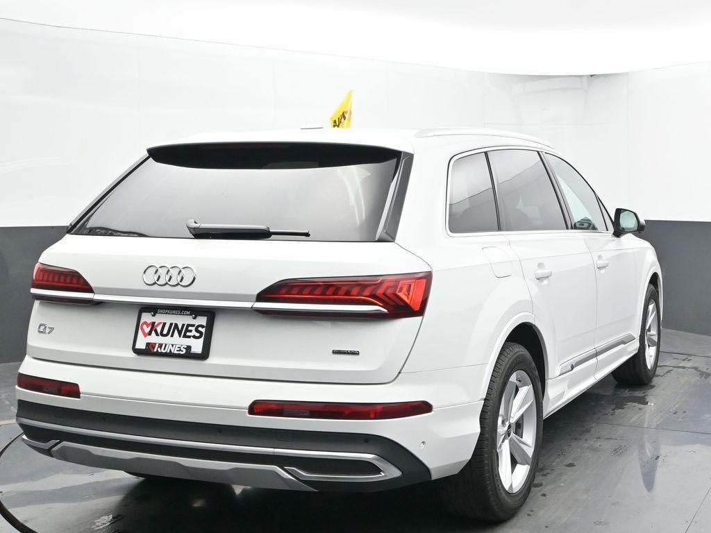 used 2024 Audi Q7 car, priced at $49,049