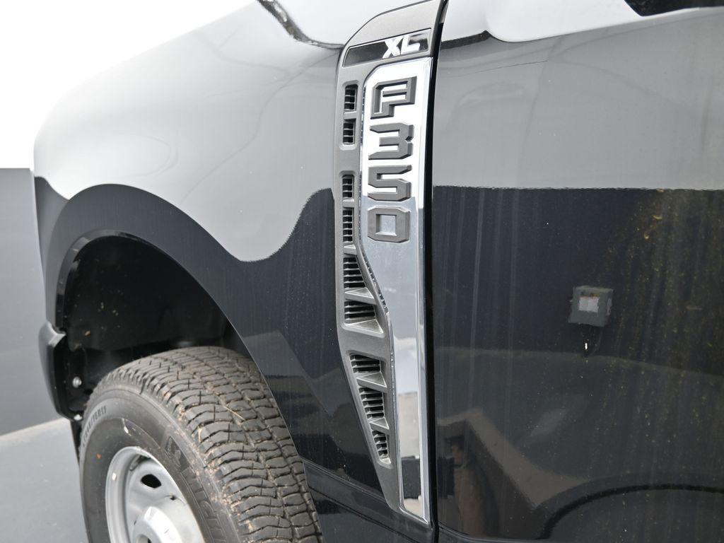new 2024 Ford F-350 car, priced at $43,200