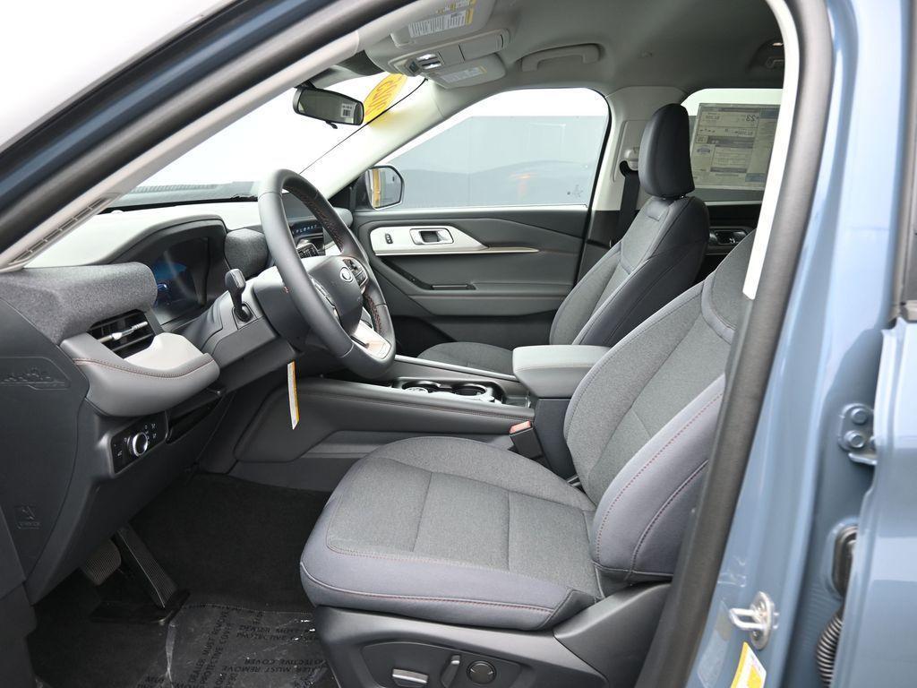 new 2025 Ford Explorer car, priced at $41,287