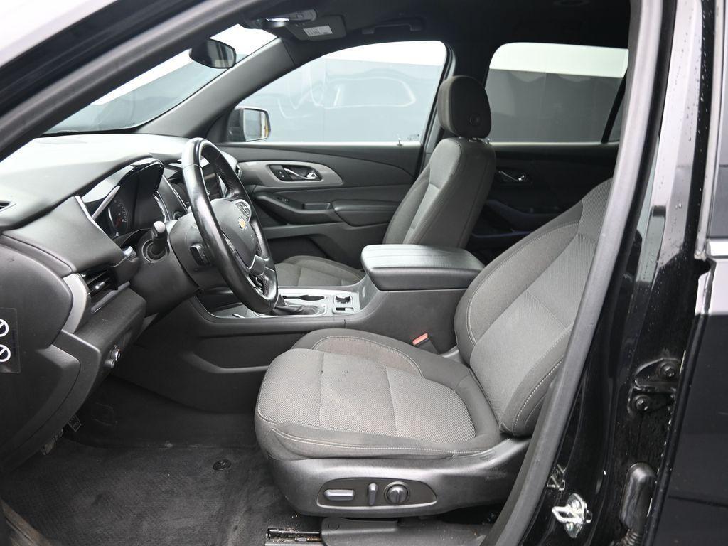 used 2023 Chevrolet Traverse car, priced at $26,969