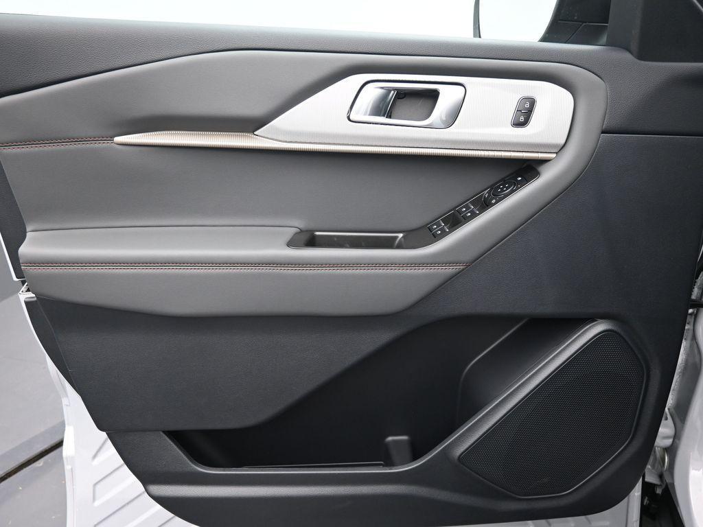 new 2025 Ford Explorer car, priced at $45,122