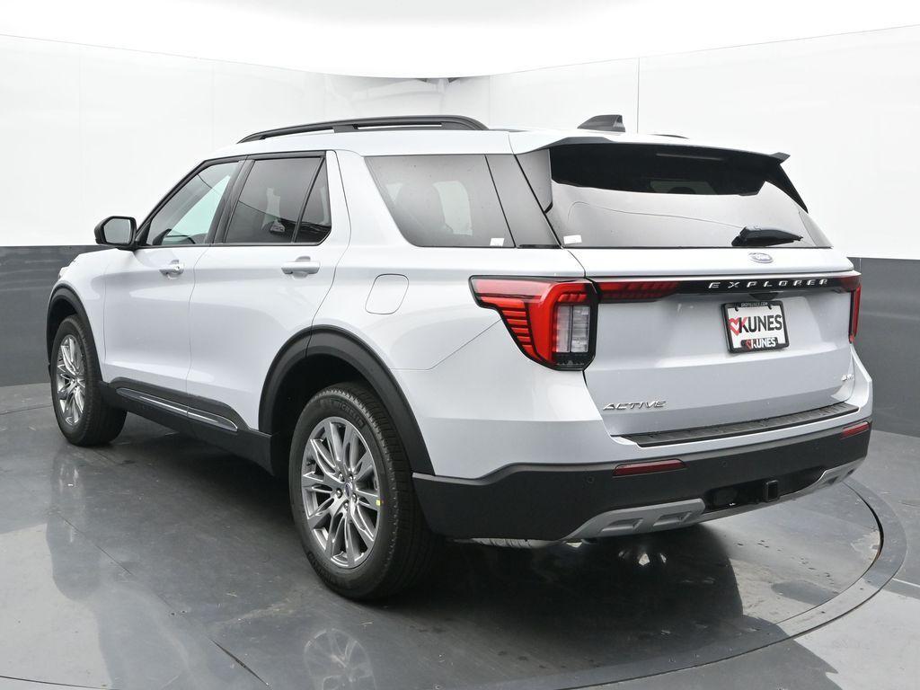 new 2025 Ford Explorer car, priced at $45,122