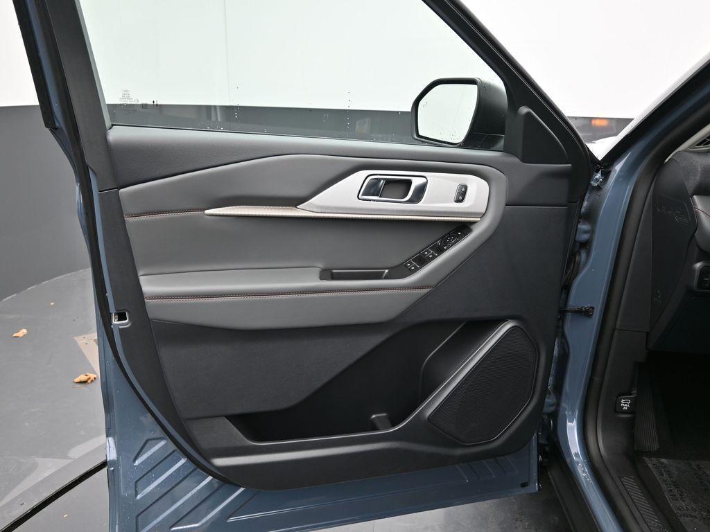 new 2025 Ford Explorer car, priced at $39,048