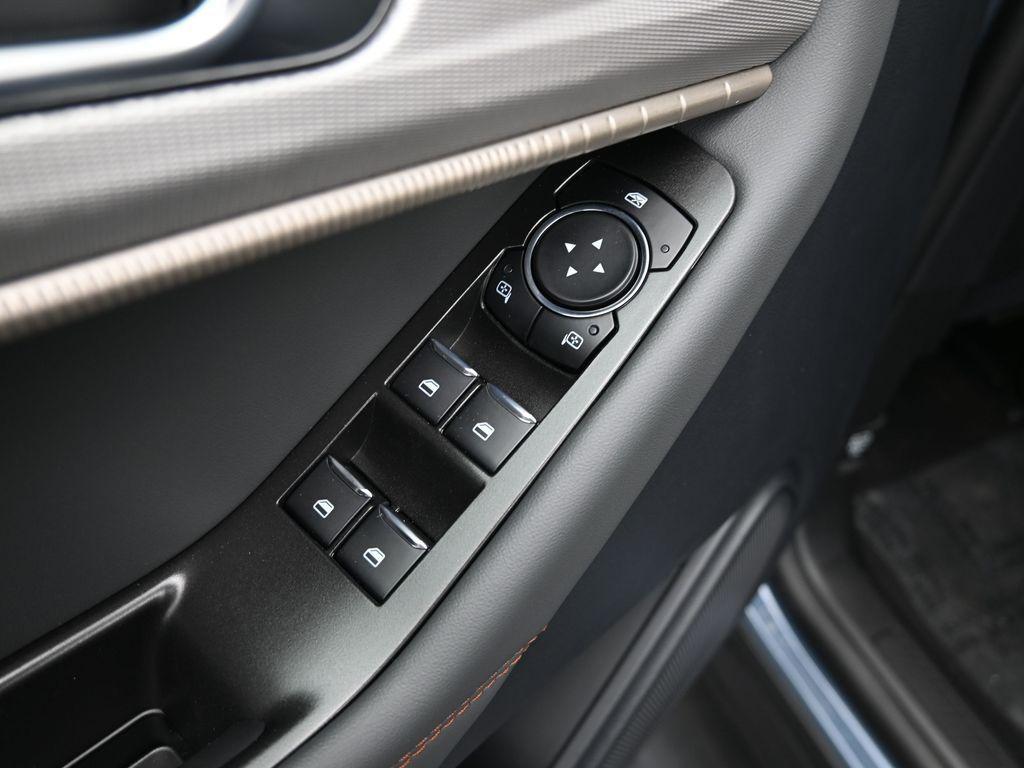 new 2025 Ford Explorer car, priced at $39,048