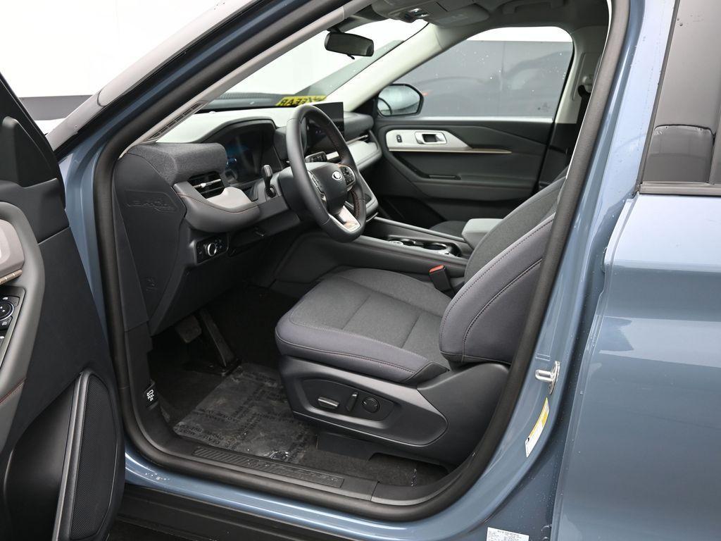 new 2025 Ford Explorer car, priced at $39,048