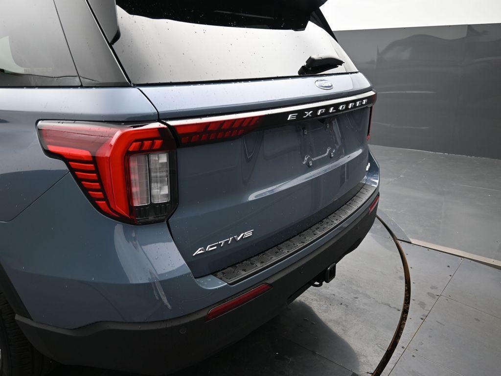 new 2025 Ford Explorer car, priced at $39,048