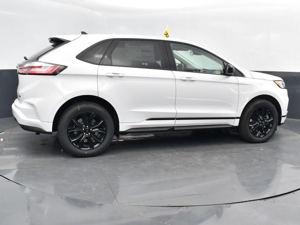 new 2024 Ford Edge car, priced at $37,555