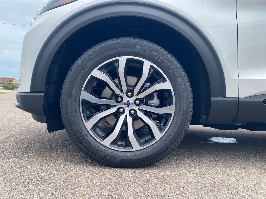new 2025 Ford Explorer car, priced at $45,483