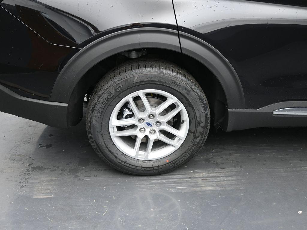 new 2025 Ford Explorer car, priced at $40,162