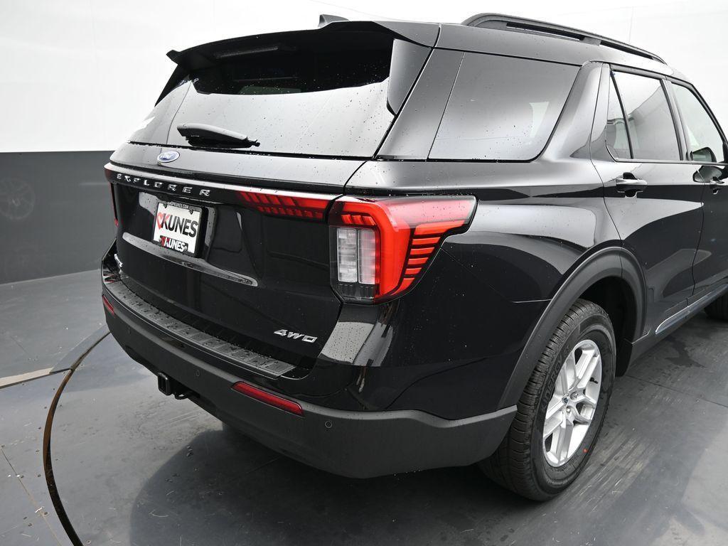 new 2025 Ford Explorer car, priced at $40,162