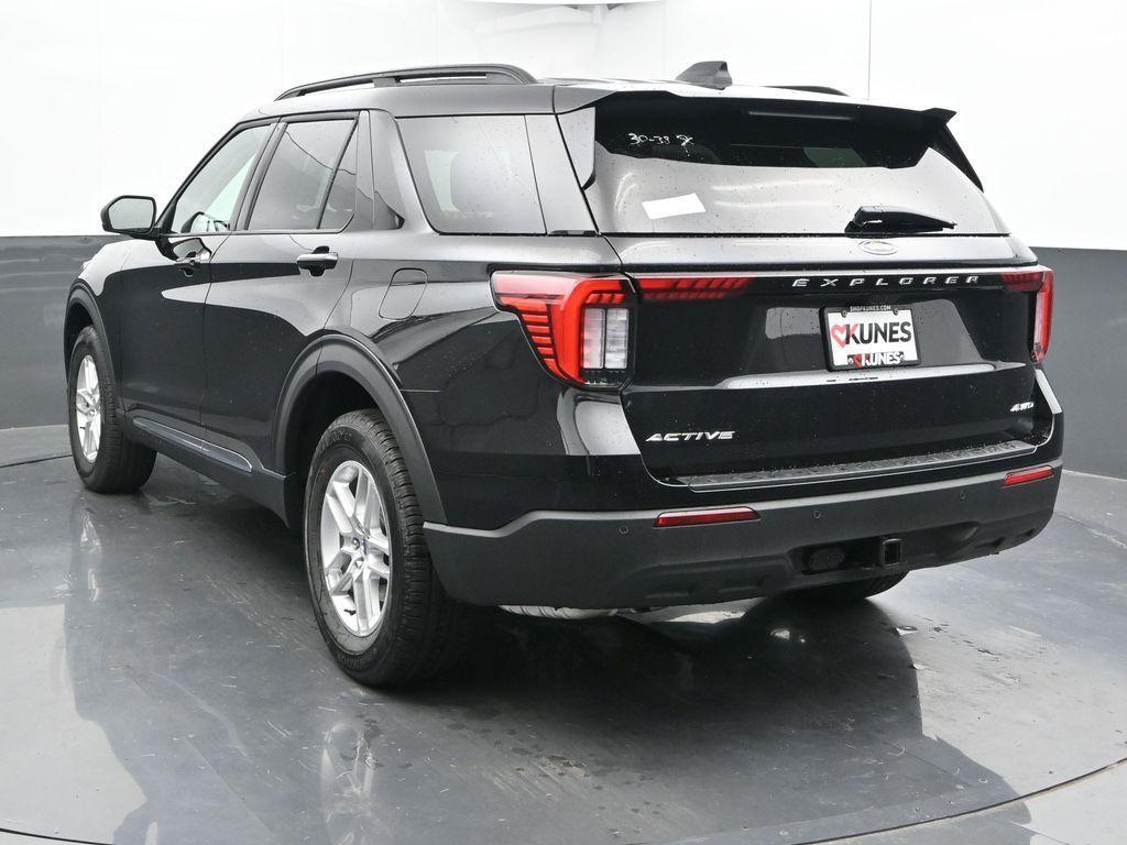 new 2025 Ford Explorer car, priced at $40,162