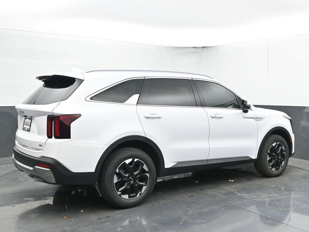used 2024 Kia Sorento car, priced at $33,316