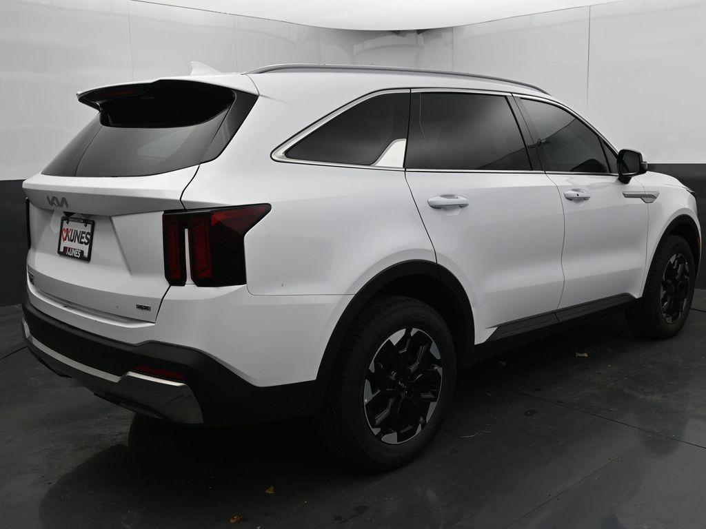 used 2024 Kia Sorento car, priced at $33,316