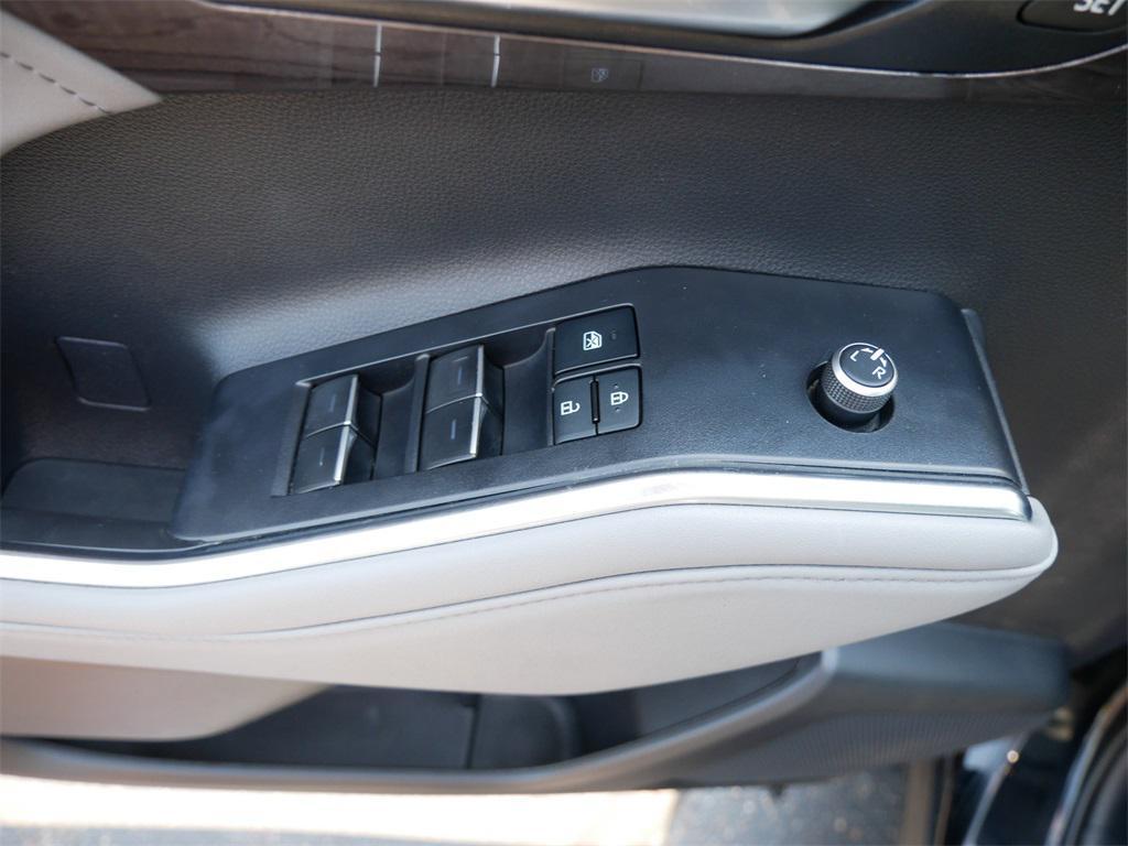 used 2022 Toyota Highlander car, priced at $35,000