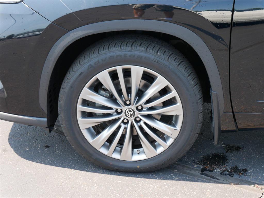 used 2022 Toyota Highlander car, priced at $35,000