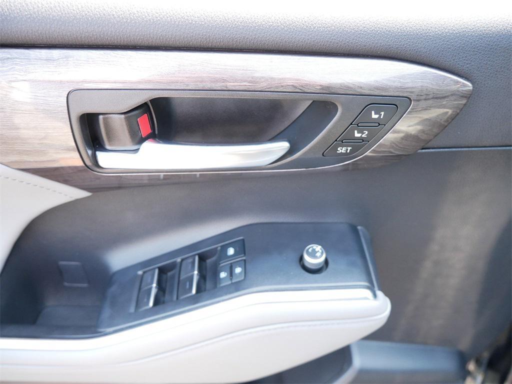 used 2022 Toyota Highlander car, priced at $35,000