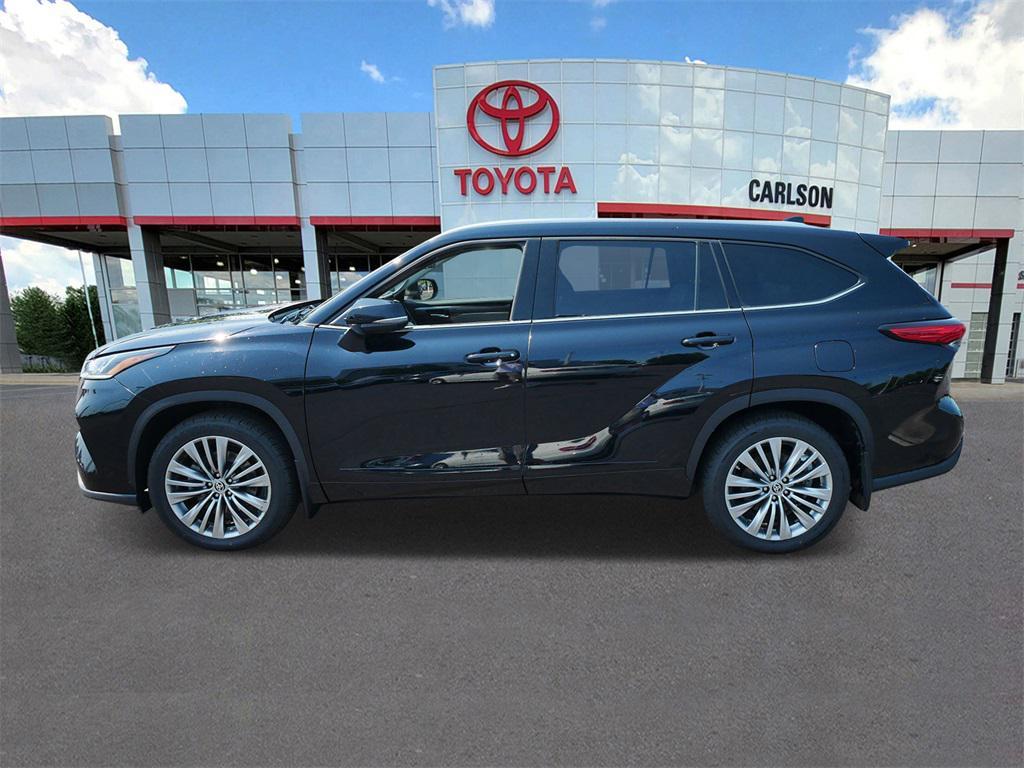 used 2022 Toyota Highlander car, priced at $35,000