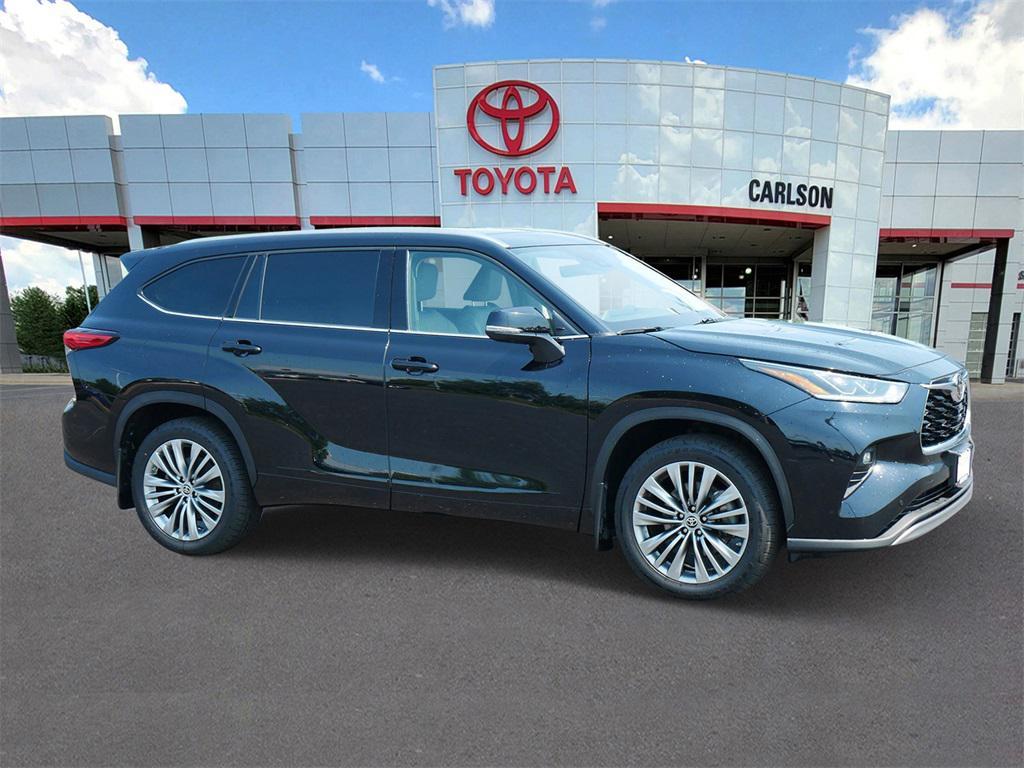 used 2022 Toyota Highlander car, priced at $35,000