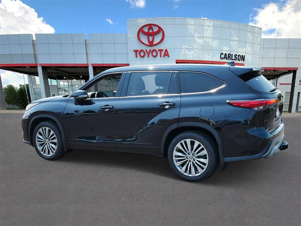 used 2022 Toyota Highlander car, priced at $35,000