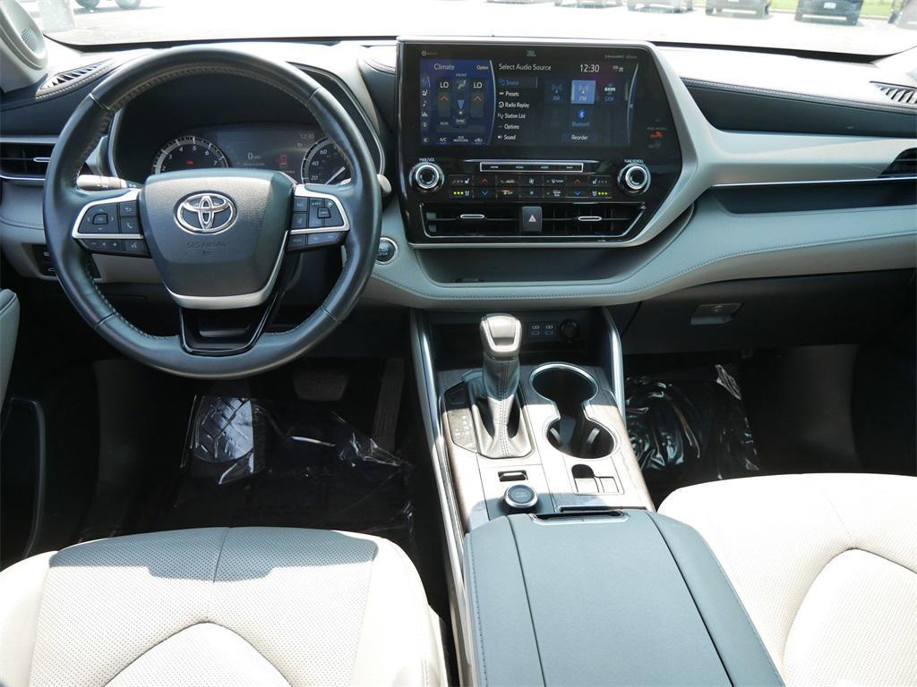 used 2022 Toyota Highlander car, priced at $35,000