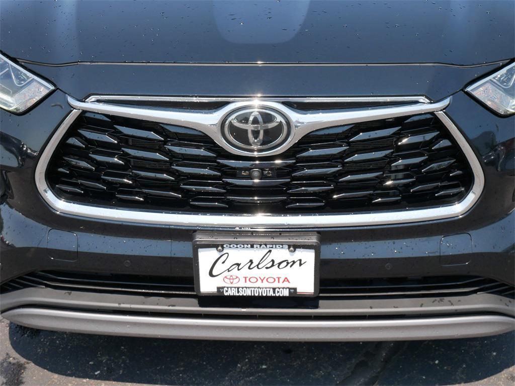 used 2022 Toyota Highlander car, priced at $35,000