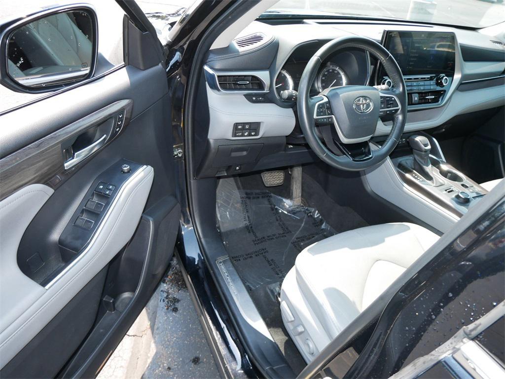 used 2022 Toyota Highlander car, priced at $35,000