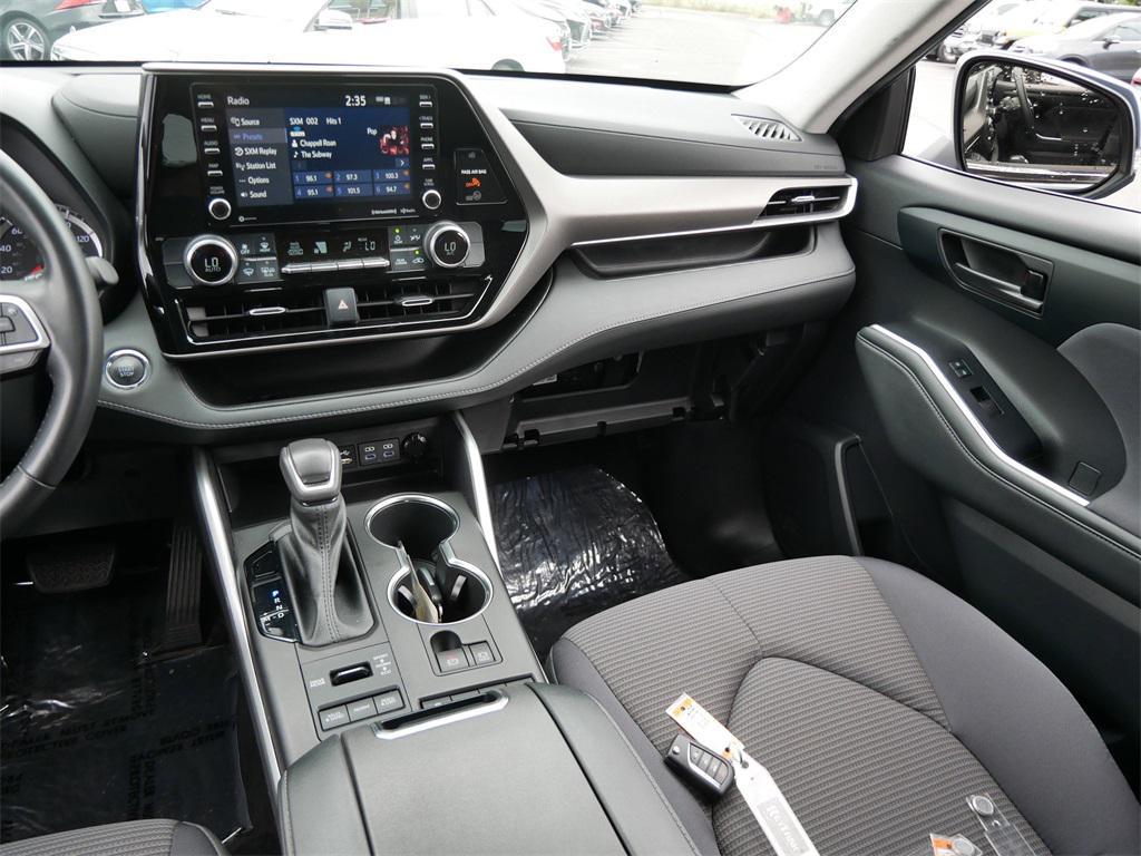 used 2022 Toyota Highlander car, priced at $31,000