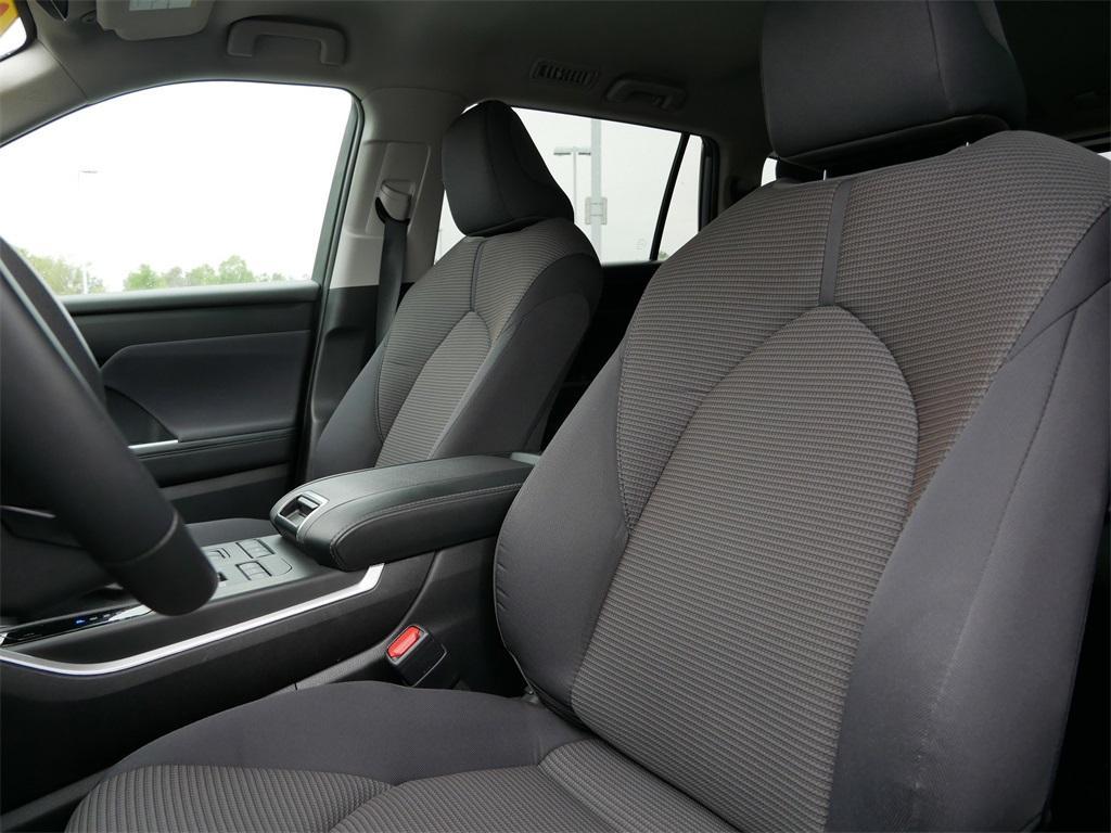 used 2022 Toyota Highlander car, priced at $33,799