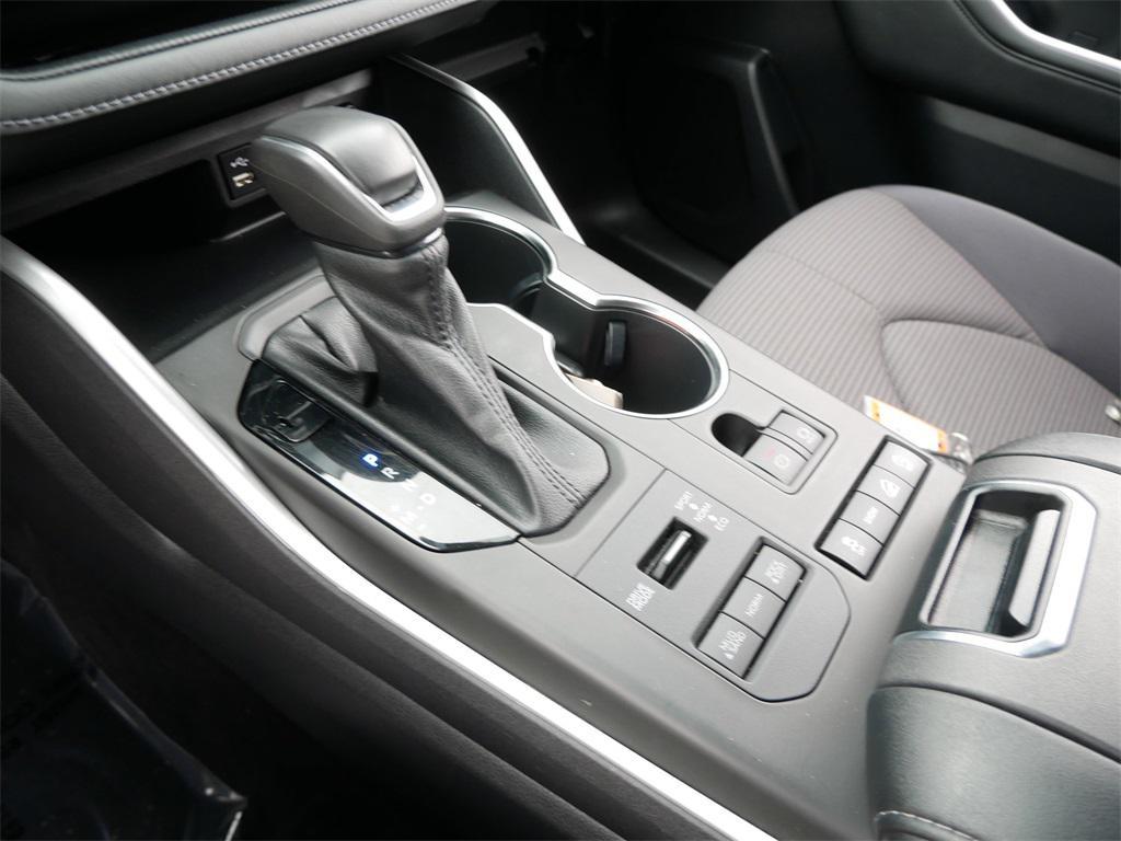 used 2022 Toyota Highlander car, priced at $31,000