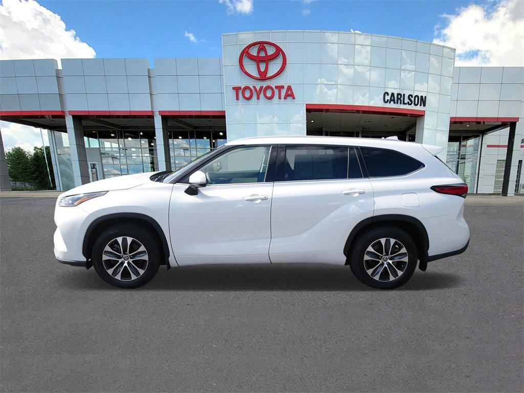 used 2022 Toyota Highlander car, priced at $35,990