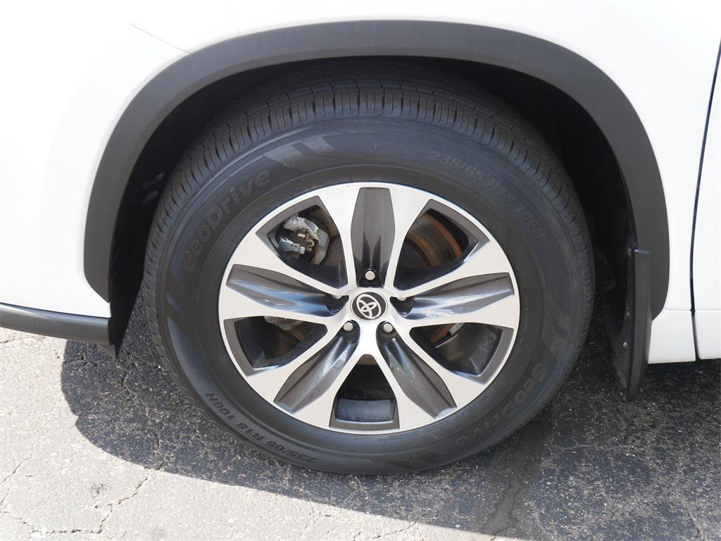used 2022 Toyota Highlander car, priced at $35,990