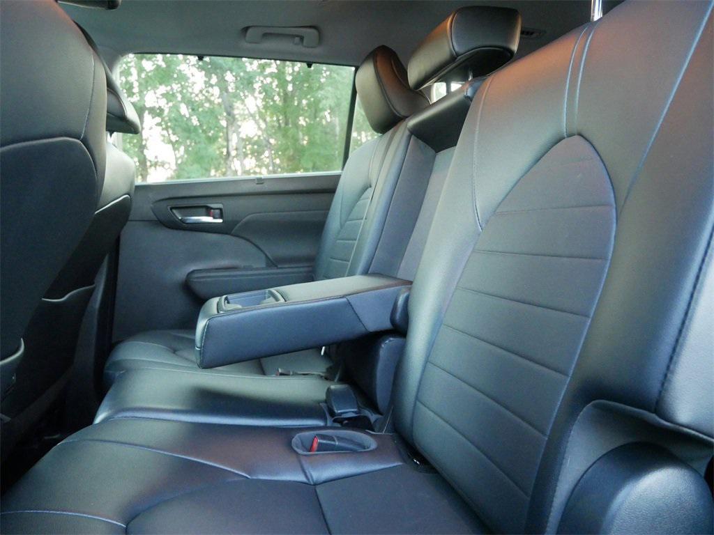 used 2022 Toyota Highlander car, priced at $37,390