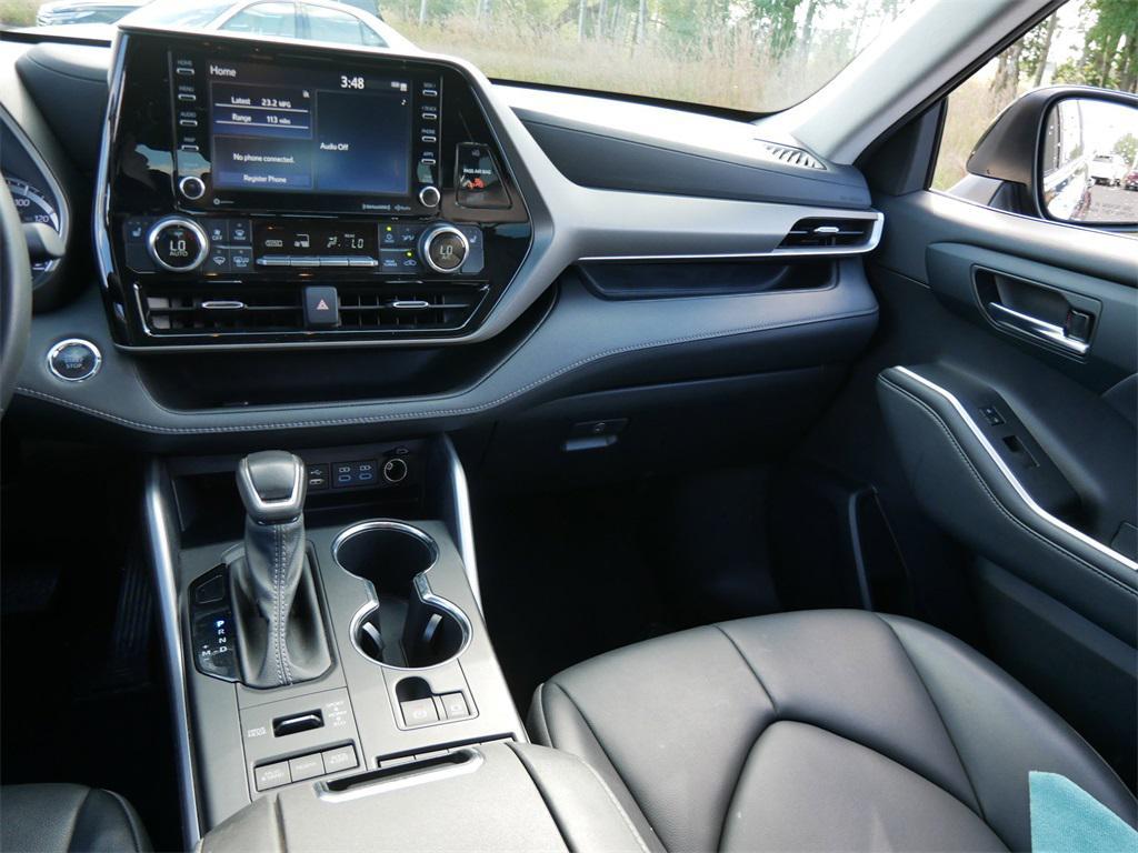 used 2022 Toyota Highlander car, priced at $37,390