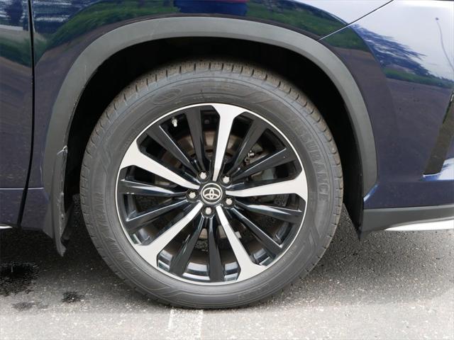 used 2021 Toyota Highlander car, priced at $36,743