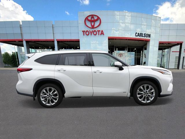 used 2022 Toyota Highlander Hybrid car, priced at $44,995