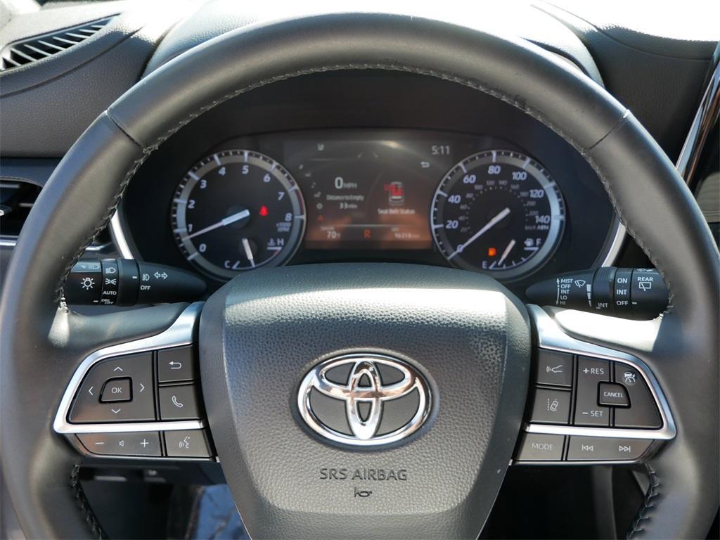 used 2021 Toyota Highlander car, priced at $34,114