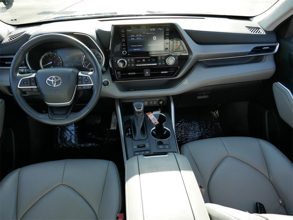 used 2022 Toyota Highlander car, priced at $39,161
