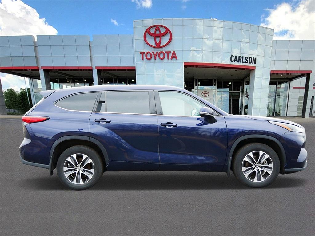used 2022 Toyota Highlander car, priced at $38,599