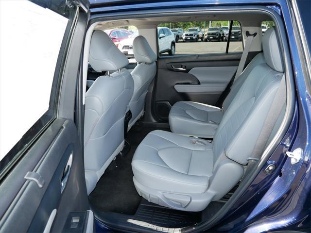used 2022 Toyota Highlander car, priced at $38,592